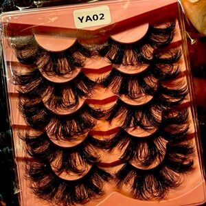 Pretty girls wears Lashes by Renee